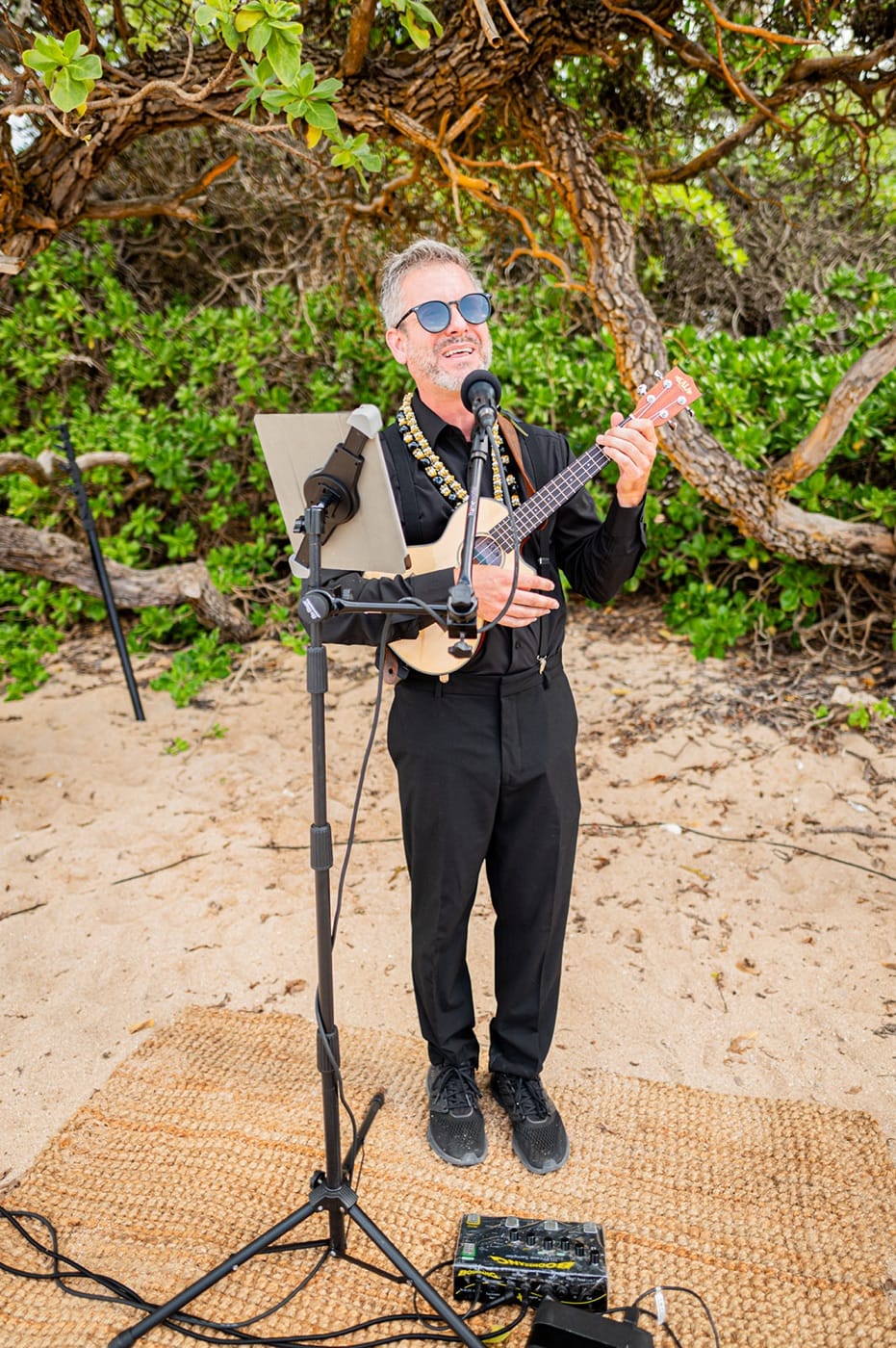 A ukulele player at an elopement ceremony on the North Shore of Oahu